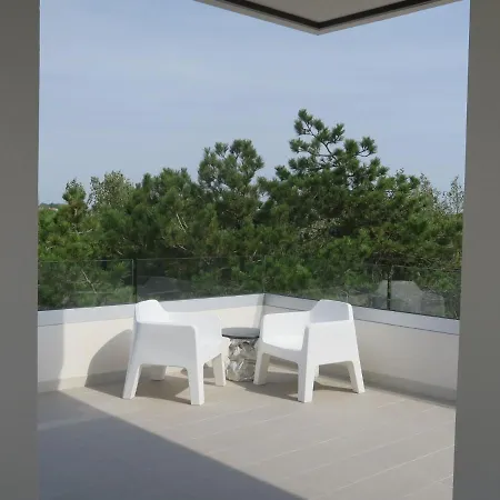 Iris Suite-1 By Interhome Apartman *